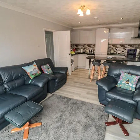 10 Southcliffe Drive